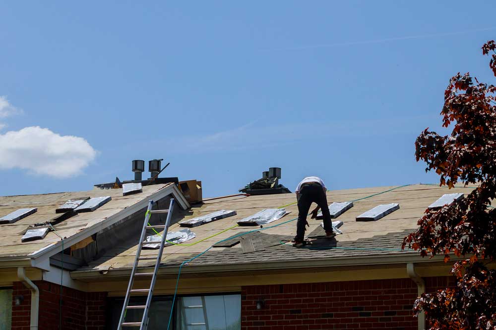 new roof crew working